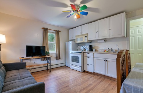 Ellsworth Casa | Clean & Cozy 1BR Apt#6 w/Full Kitchen & Private Bath
