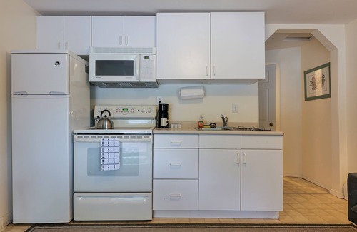 Ellsworth Casa | Clean&Cozy 1BR Apt5 w/Full Kitchen & Bathroom
