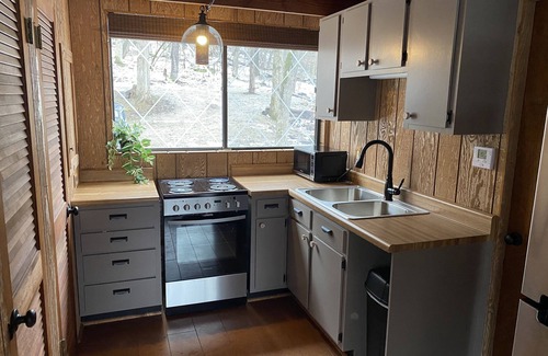 Innsbrook Casa | Clean & Cozy Chalet in a Relaxing Wooded Scene. Stay & Find Your “Missing Peace”