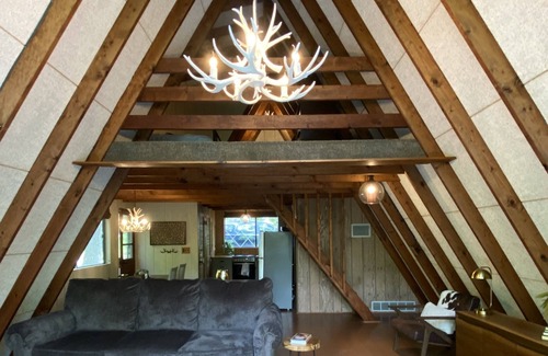 Innsbrook Casa | Clean & Cozy Chalet in a Relaxing Wooded Scene. Stay & Find Your “Missing Peace”