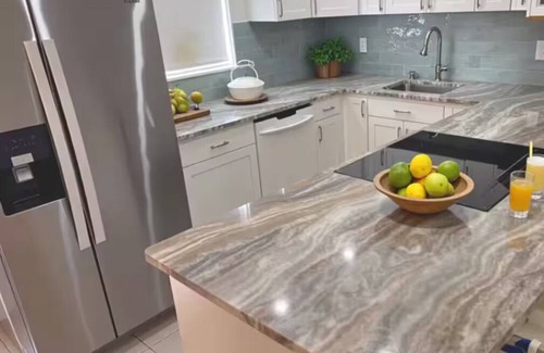 Fox Chase Condominio | Clean, Cozy & Costal, 10 Min to Beach, Pool, Sauna