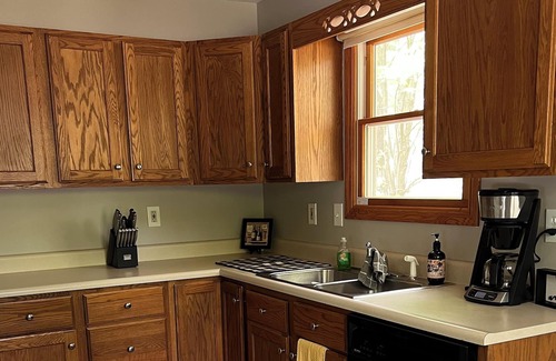 Lake City Casa | Clean, cozy home – walking distance to town and beaches!