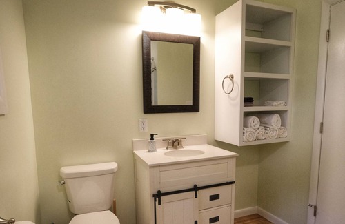 Brevard Cabaña | Clean, Cozy, Quiet and Convenient. Walk to restaurants, shopping and bars.