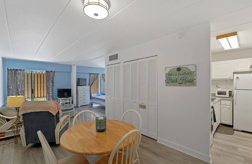 Rehoboth Beach Condominio | Clean/Cute Efficiency Ocean Views w/ Pool & Parking
