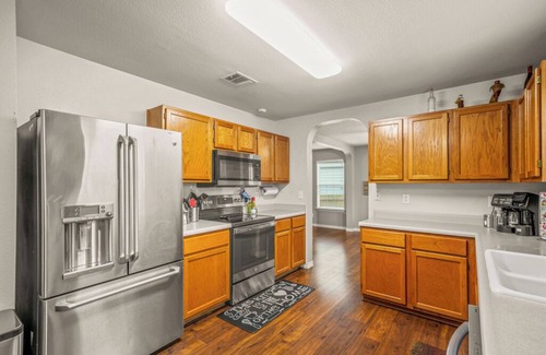 Converse Casa | Clean, Fun 3 Bedroom, with Game Room & Fire Pit