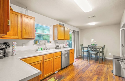 Converse Casa | Clean, Fun 3 Bedroom, with Game Room & Fire Pit