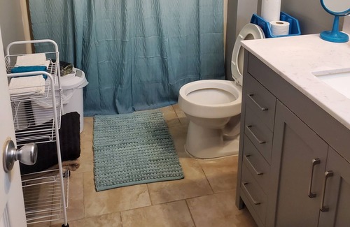 Indianapolis Casa | Clean Home away from Home. Relax in this 2 bedroom home in a quiet subdivision.