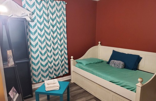 Indianapolis Casa | Clean Home away from Home. Relax in this 2 bedroom home in a quiet subdivision.