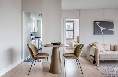 Tudor City Apartamento | Clean Kips Bay 2BR w/ Gym & Doorman, nr Comedy & Theater, by Blueground