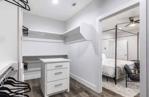 Hicksville Apartamento | Clean Luxury room w patio