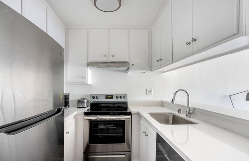 Miracle Mile Apartamento | Clean Mid-Wilshire 1BR w/ Pool, near Restaurants & Shops, by Blueground