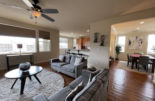 Northwest Reno Casa | Clean Modern Private Home 28Miles From Tahoe