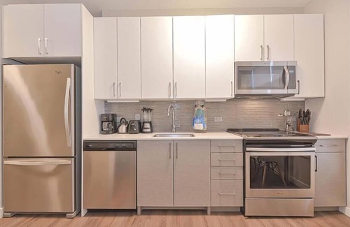Central-Maverick Square - Paris Street Casa | Clean + Modern Studio | Full Kitchen | Travel Nurse Friendly | by GLS