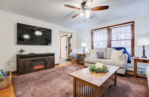 Brockport Casa | Clean, modern, updated 3 bedroom whole house in Brockport NY near the Erie Canal