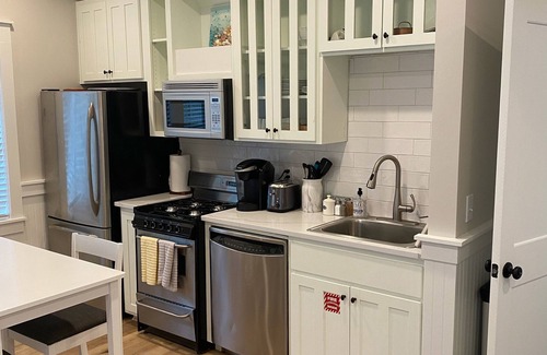 Watercolor Cabaña | Clean & Newly Renovated Carriage House. 1 blk to Camp Watercolor. Perfect for 2!