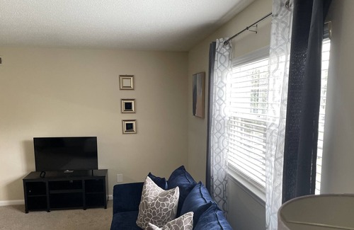 East Raleigh Apartamento | CLEAN NICE AND COZY GETAWAY!!