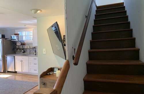 East Carrollton Casa | Clean/no smells. Seven blocks to antique New Orleans street car to Quarter.