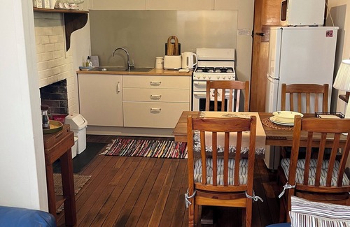 Eglinton Cabaña | Clean, pretty cottage situated on beautiful farmland ten minutes from Bathurst.