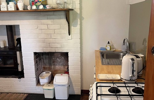 Eglinton Cabaña | Clean, pretty cottage situated on beautiful farmland ten minutes from Bathurst.