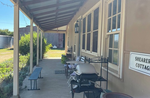 Eglinton Cabaña | Clean, pretty cottage situated on beautiful farmland ten minutes from Bathurst.