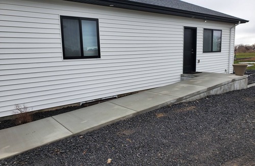 Jerome Apartamento | Clean, private entrance, easy check-in and out(door code).2.3 miles from Walmart