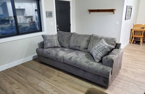 Jerome Apartamento | Clean, private entrance, easy check-in and out(door code).2.3 miles from Walmart