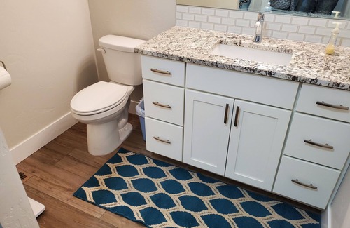 Jerome Apartamento | Clean, private entrance, easy check-in and out(door code).2.3 miles from Walmart