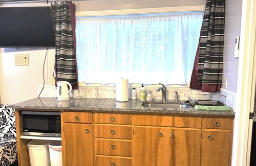 Corvallis Apartamento | Estudio privado limpio, ubicado en un vecindario muy hermoso