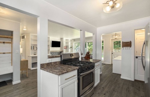 Battle Creek Casa | Clean, Quiet, Professional + Safe 3BR 1 Bath House
