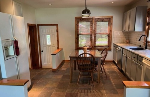 Fremont Casa | Clean/Quiet ranch home- 1 Block from Public Beach- Fremont