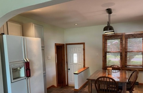 Fremont Casa | Clean/Quiet ranch home- 1 Block from Public Beach- Fremont