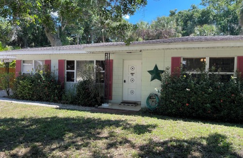 Vero Beach South Casa | Clean quiet safe Charming 2-bedroom house in beautiful Vero Beach Florida