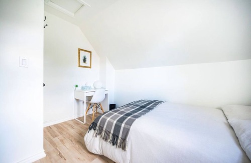Pembroke Casa | Clean, renovated, modern 2 bedroom house in Pembroke