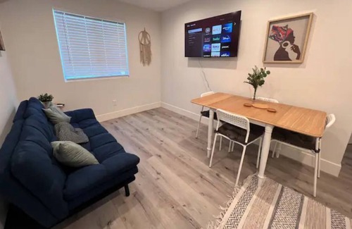 Northridge Casa | Clean Spacious Los Angeles 1-bedroom Guest House