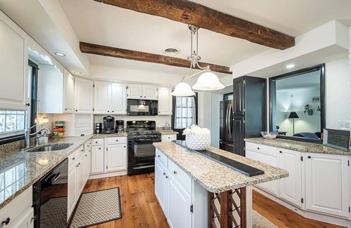 Reisterstown Otro | Clean & Spacious Modern Farmhouse