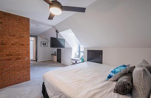 Reisterstown Casa | Clean & Spacious Modern Farmhouse