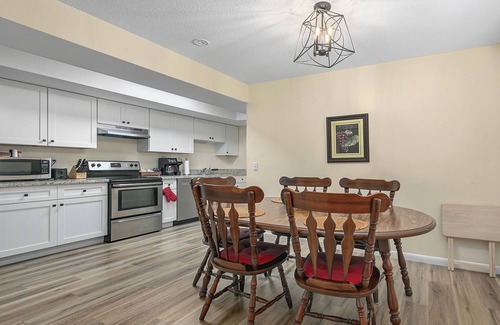 Melbourne Casa | Newly Renovated, Spacious & Near Everything and Space Launches!! Unit 2