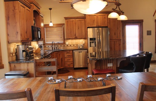 Victor Casa | GRAN CASA OCCIDENTAL, CERCA DE TETONS / YELLOWSTONE / JACKSON HOLE