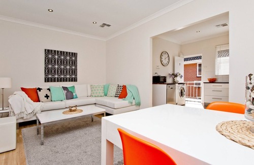Glenelg Apartamento | Encantadora y espaciosa unidad de 2 dormitorios en el vibrante barrio residencial de Glenelg