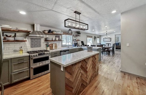 Cascade Apartamento | Fun Modern Cabin Near Clear Creek Station