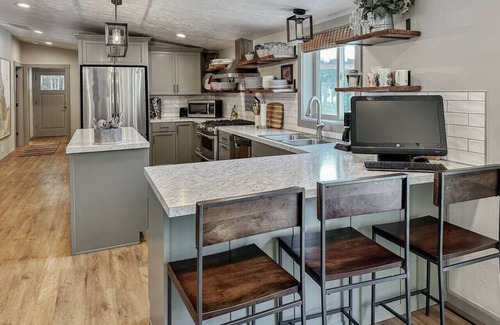 Cascade Apartamento | Fun Modern Cabin Near Clear Creek Station