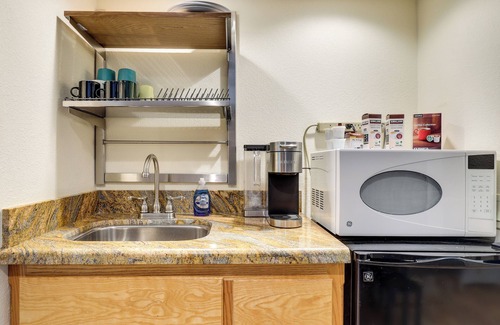 Clear Lake Apartamento | Clear Lake Getaway w/ Pool Access, Near Beaches!