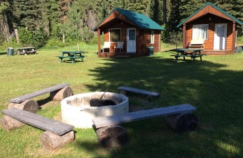 West Glacier Cabina | Clear Sky Resorts Deluxe Cabin
