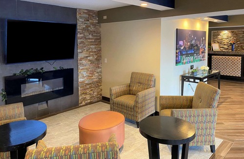 Independence Hotel | Clarion Pointe