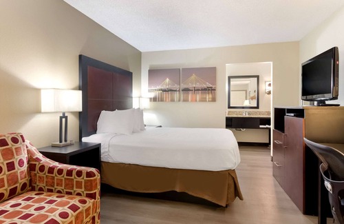 Independence Hotel | Clarion Pointe