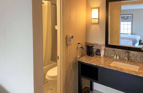 Independence Hotel | Clarion Pointe