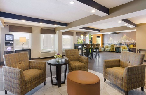 Independence Hotel | Clarion Pointe