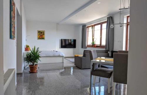 Old Town Apartamento | ClearVueHome Apartments Bratislava Slavin