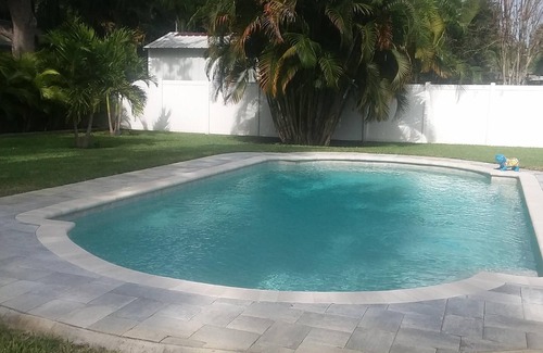 Clearwater Casa | RETIRO PRIVADO DE AGUA CLARO PARA SU FAMILIA ... NUEVO EN LA PISCINA DE AGUA SALADA CON TIERRA.