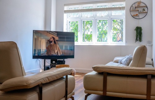 London Borough of Bromley Casa | Cleave House -3bed/2bath with Garden Stunning Holiday/Contractor Accommodation